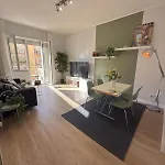 Flag Apartment - Metro A - Subaugusta